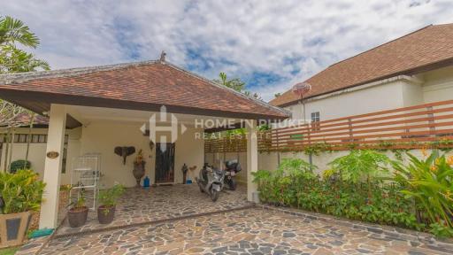 Spacious Thai-Style Villa with Solar System