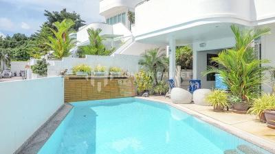 Three-Storey Pool Villa in Chalong