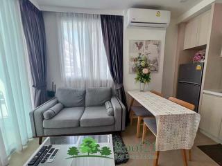 ห้องหัวมุม 1 ห้องนอนที่มีเสน่ห์พร้อมวิวสระว่ายน้ำ Condo Olympus City อันหรูหรา -