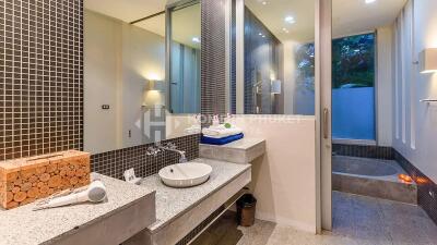 6 Bedroom Hillside Pool Villa in Kamala