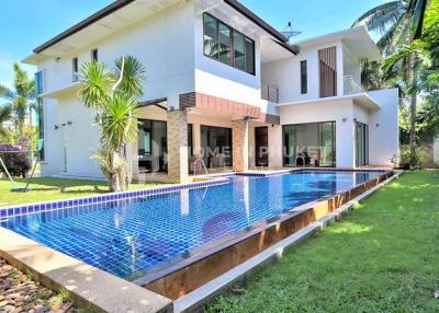 4-Bed Family Villa beside Golf Course