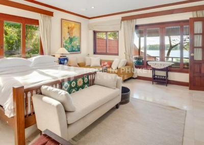 Oceanfront 6-Bed Villa in Kata