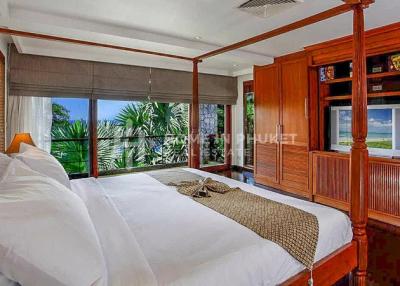 6-Bed Thai Traditional Sea View Villa