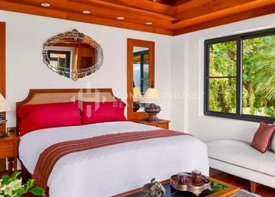 Oceanfront 4-Bed Pool Villa in Kata