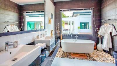 Contemporary 3-Bed Pool Villa in Nai Harn