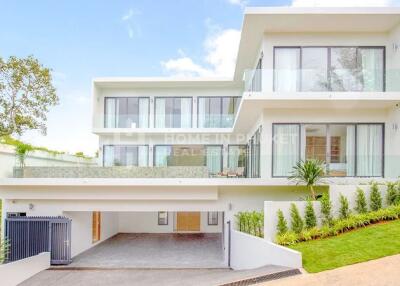 Luxurious Modern 4-Bed Villa in Layan