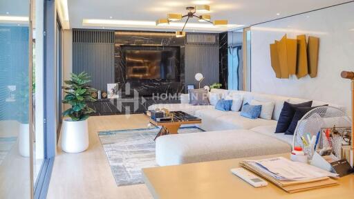 Expansive Lakefront Villa in Chalong