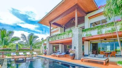 Luxurious 4-Bed Sea View Residence with Pool