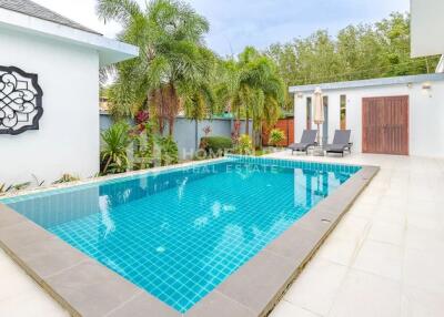 Modern 3-Bed Pool Villa in Pasak