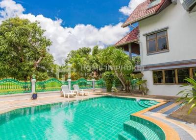 5-Bed Golf View Pool Villa in Kathu