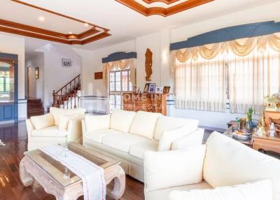 5-Bed Golf View Pool Villa in Kathu