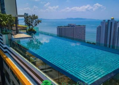 Penthouses Beachfront Project 5 Bedrooms For Sale in Pattaya S-0415Y