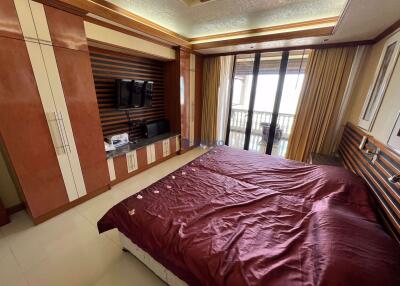 4 Bedrooms Condo in Baan Somprasong Na Jomtien C010087