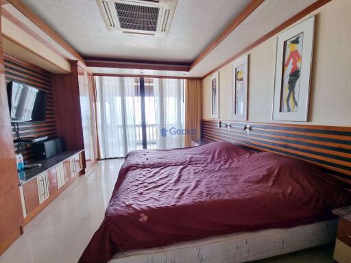 4 Bedrooms Condo in Baan Somprasong Na Jomtien C010087