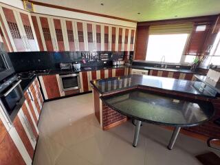 4 Bedrooms Condo in Baan Somprasong Na Jomtien C010087