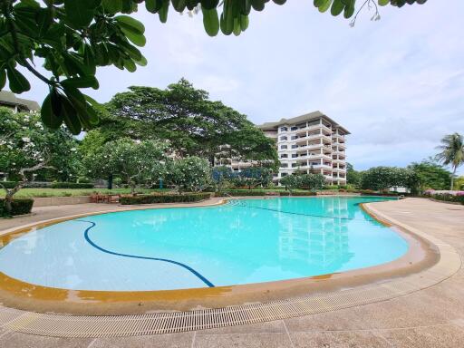 4 Bedrooms Condo in Baan Somprasong Na Jomtien C010087