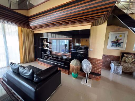 4 Bedrooms Condo in Baan Somprasong Na Jomtien C010087