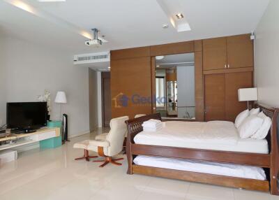 Studio Condo in Ananya Beachfront Condominium Wongamat C009040