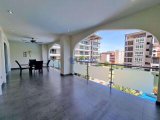 2 Bedrooms Condo in Tudor Court Pratumnak C002864