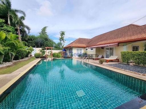 3 Bedrooms House in Supanuch Village East Pattaya H009354