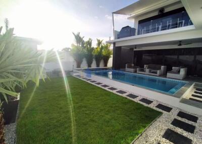 7 Bedrooms House in Palisades Contemporary Living East Pattaya H009976