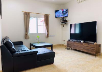 3 Bedrooms House in Powers Court Estate East Pattaya H009224