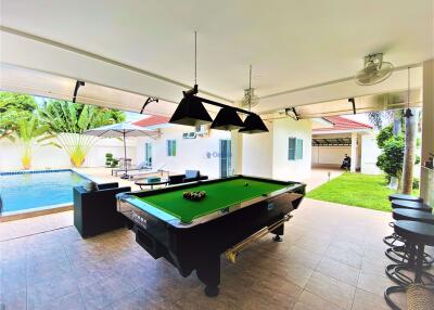 3 Bedrooms House in Powers Court Estate East Pattaya H009224