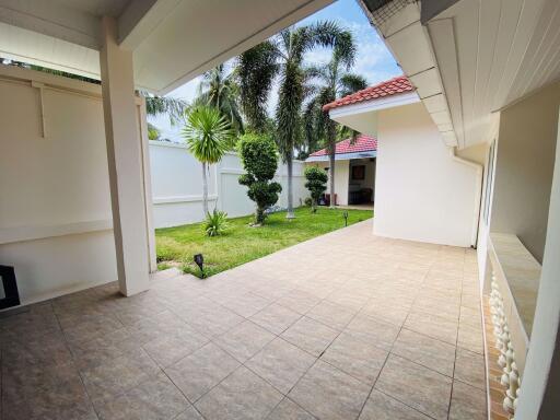 3 Bedrooms House in Powers Court Estate East Pattaya H009224