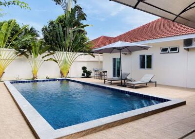 3 Bedrooms House in Powers Court Estate East Pattaya H009224