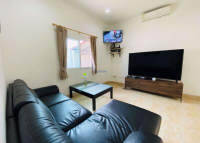 3 Bedrooms House in Powers Court Estate East Pattaya H009224