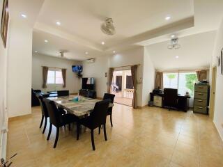 3 Bedrooms House in Powers Court Estate East Pattaya H009224