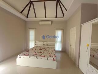 3 Bedrooms House in Panalee Huay Yai H009589