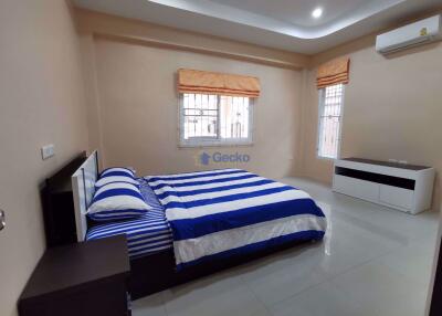 3 Bedrooms House in Chokchai Gardens 3 East Pattaya H008643