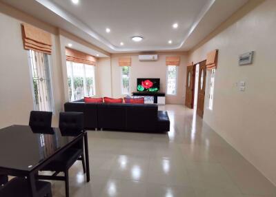 3 Bedrooms House in Chokchai Gardens 3 East Pattaya H008643