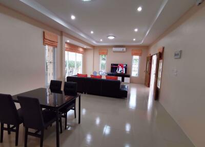 3 Bedrooms House in Chokchai Gardens 3 East Pattaya H008643