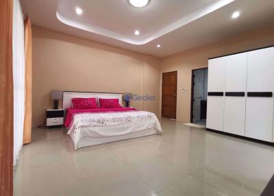 3 Bedrooms House in Chokchai Gardens 3 East Pattaya H008643