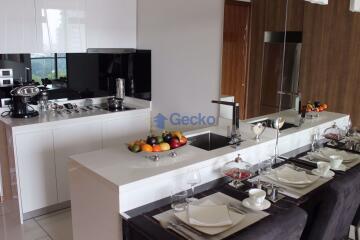 2 Bedrooms Condo in The Peak Towers Pratumnak C001374