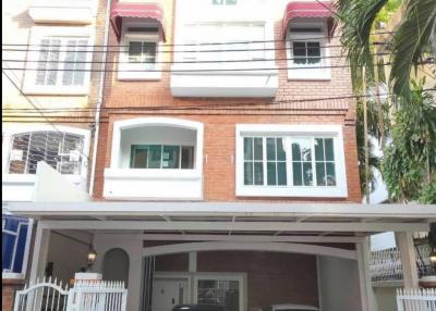 4 beds 46.7 Sqw Townhouse For sale and rent