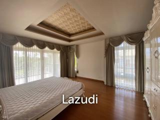 5 bedrooms Beachfront Villa for sale