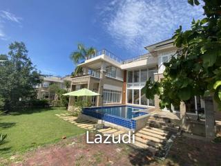 5 bedrooms Beachfront Villa for sale