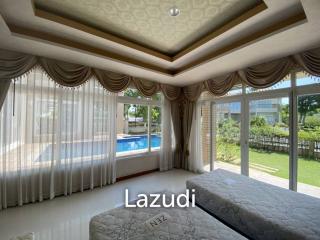 5 bedrooms Beachfront Villa for sale