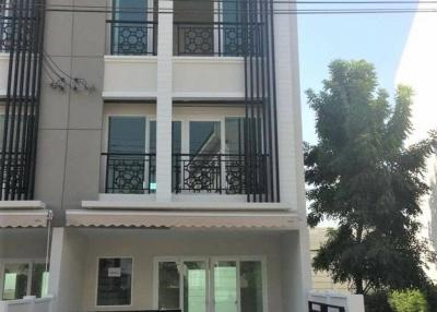 Baan Klang Muang Rama 9 - Krungthep Kreetha For Sale