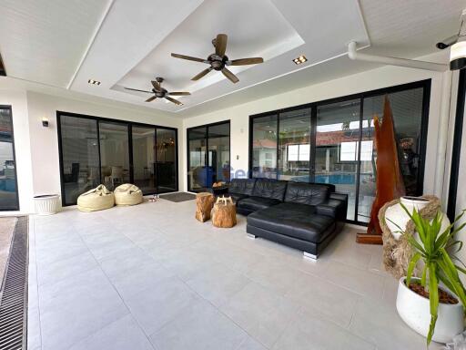 3 Bedrooms House in Freeway Villas East Pattaya H008486