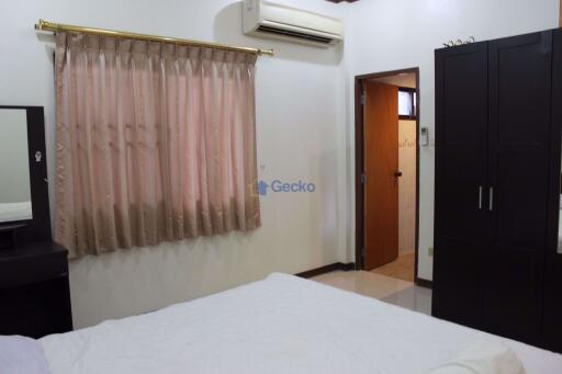 2 Bedrooms House in Royal Park Village Jomtien H005043