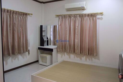 2 Bedrooms House in Royal Park Village Jomtien H005043