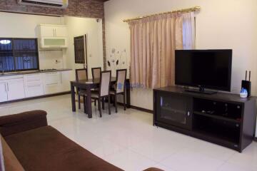 2 Bedrooms House in Royal Park Village Jomtien H005043