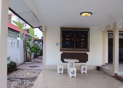 2 Bedrooms House in Royal Park Village Jomtien H005043