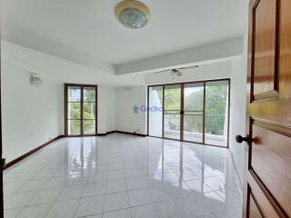 4 Bedrooms House in Sunset Beach Estate Bang Saray H009640