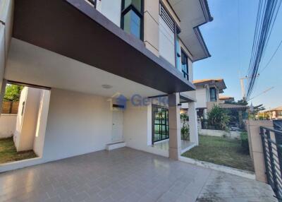 3 Bedrooms House in Far Greenery Village North Pattaya H009592