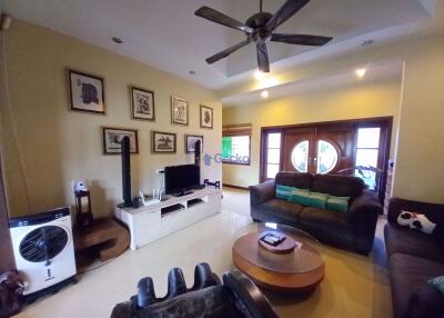 3 Bedrooms House in Royal View Village East Pattaya H009590